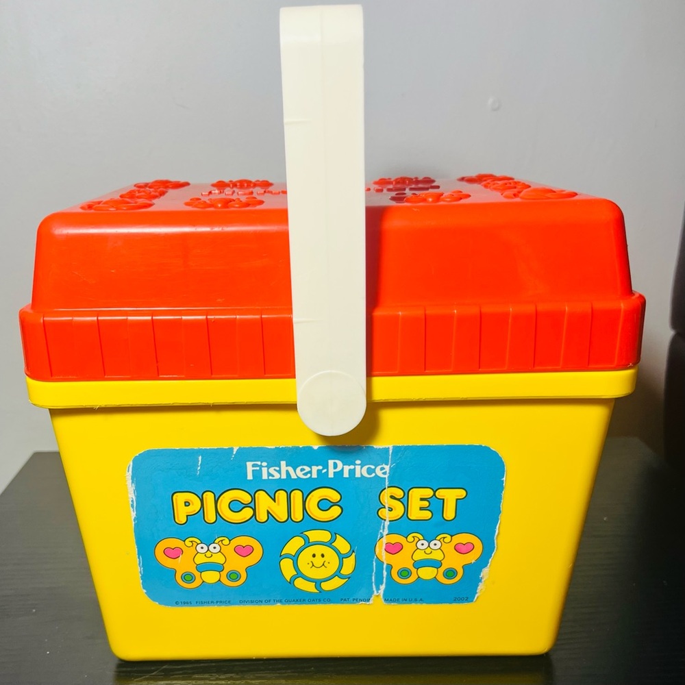 Fisher-Price Y2K 2002 Children’s Pretend Play Plastic Picnic Basket Toy